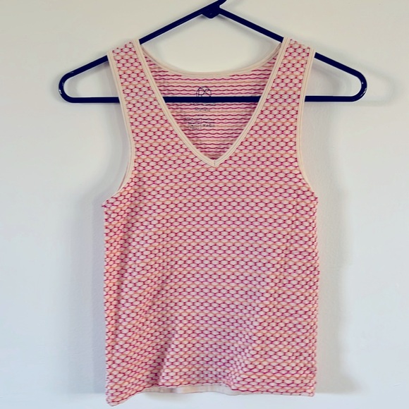 Roselyn Sanchez seamless stretchy tank top in a white, pink, and orange pattern - Picture 1 of 6